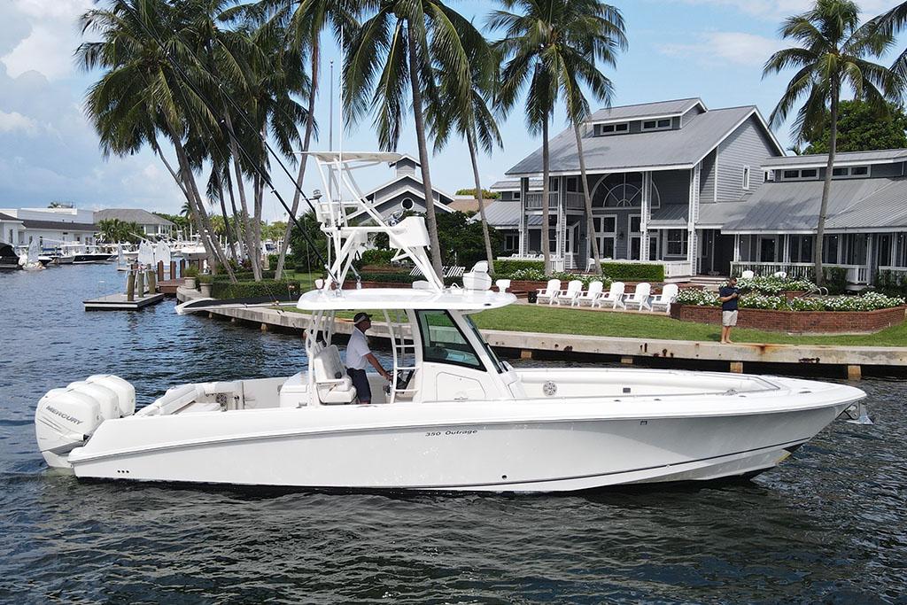 2018-Boston-Whaler-350-Outrage-FOR-SALE