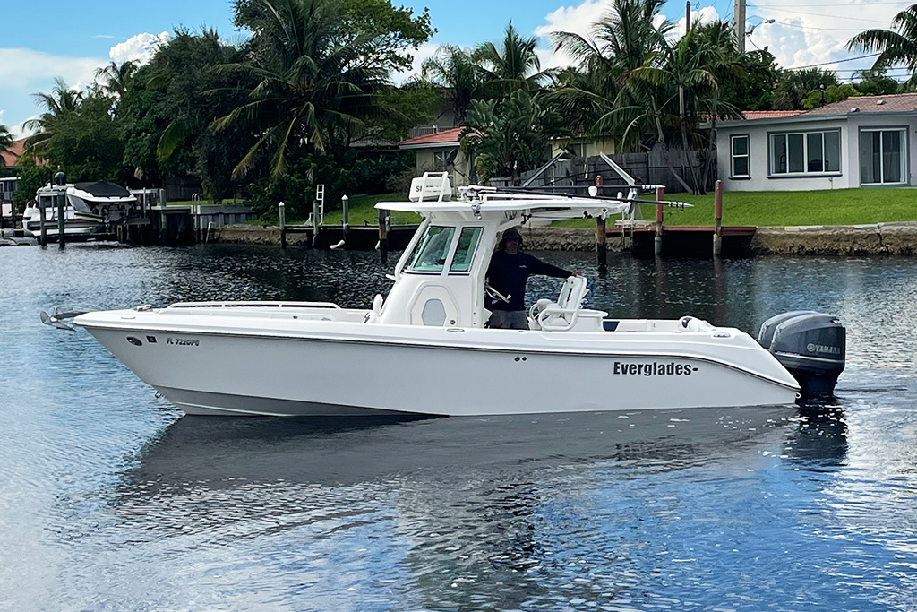 2008 Everglades 270 Center Console