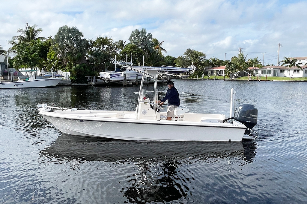 2004 Sea Hunt 22 Navigator